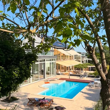 Bianca 4*